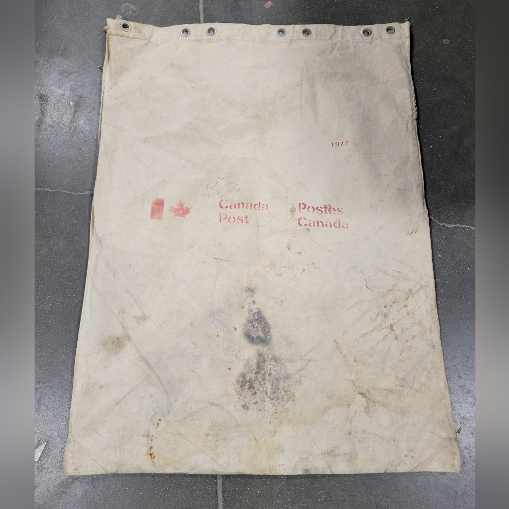 Genuine 1977 Canada Post Canvas Duffle Gym Laundry Sports Equipment Mail Bag 37"